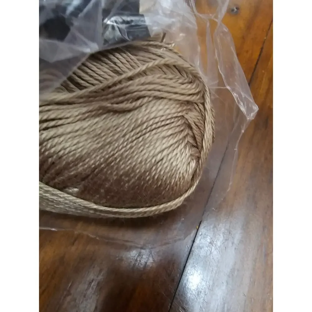 Studio samples‎ by Nicole  yarn 4 Skeins new in bag 1LB